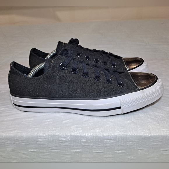 Converse All Stars Chuck Taylor Sneakers Women's 7 Low-Top Canvas Black/White - Picture 1 of 14
